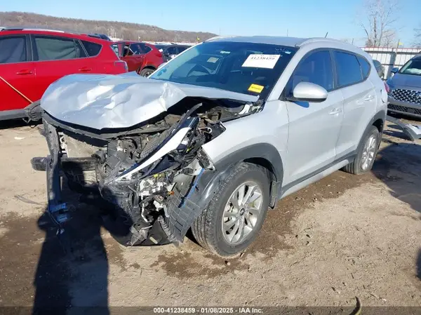 KM8J33A48HU587420 2017 HYUNDAI TUCSON - Image 2