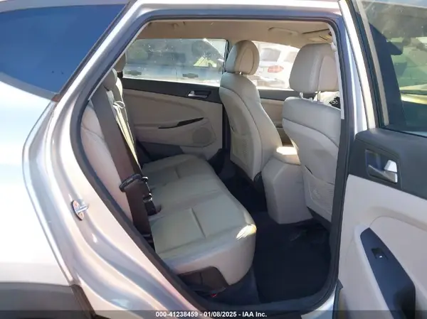 KM8J33A48HU587420 2017 HYUNDAI TUCSON - Image 8