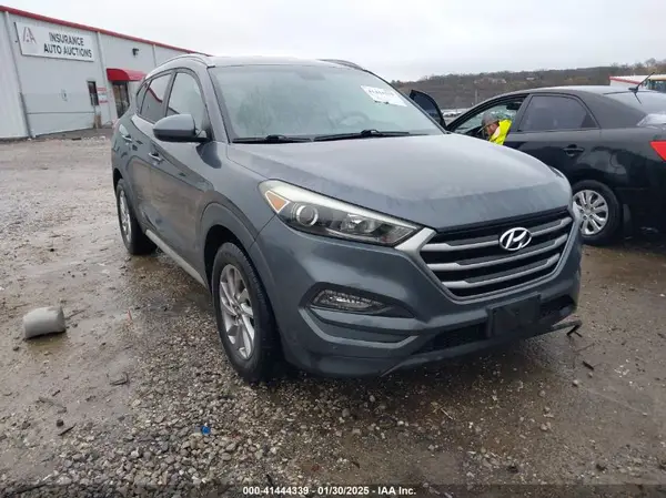 KM8J33A48JU600172 2018 HYUNDAI TUCSON - Image 1