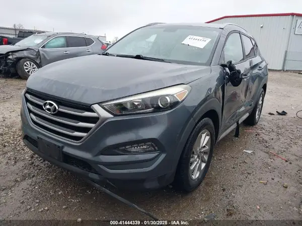 KM8J33A48JU600172 2018 HYUNDAI TUCSON - Image 2