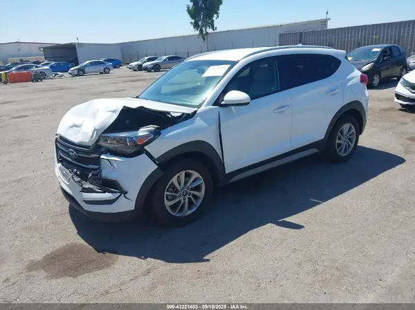 KM8J33A48JU627078 2018 HYUNDAI TUCSON - Image 2