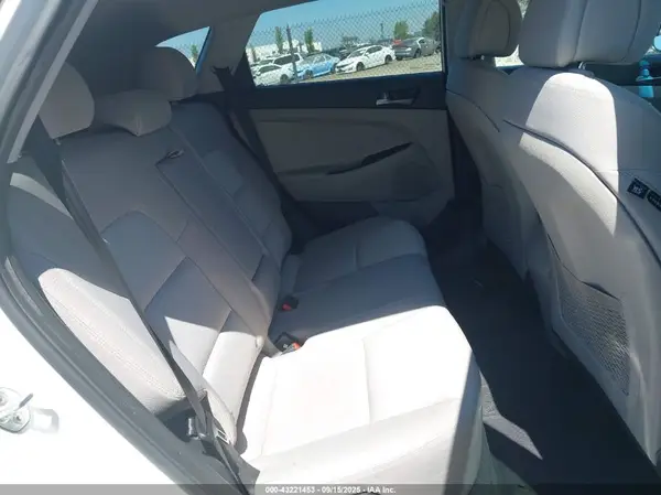 KM8J33A48JU627078 2018 HYUNDAI TUCSON - Image 8