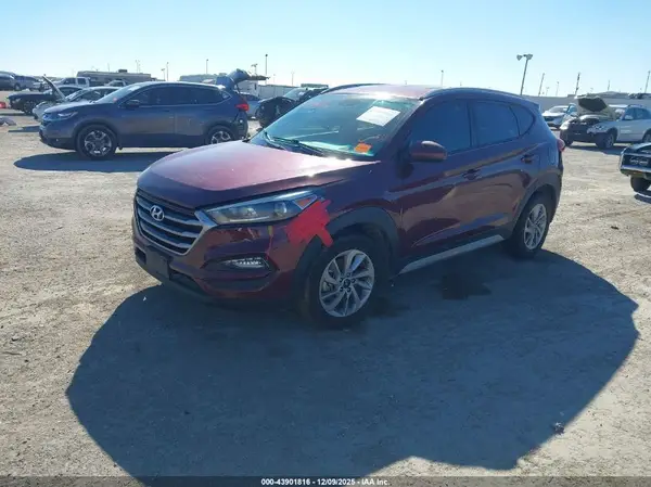 KM8J33A48JU641286 2018 HYUNDAI TUCSON - Image 2