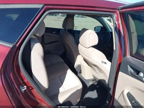 KM8J33A48JU641286 2018 HYUNDAI TUCSON - Image 8