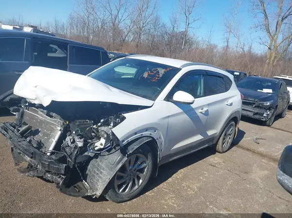 KM8J33A48JU670657 2018 HYUNDAI TUCSON - Image 2