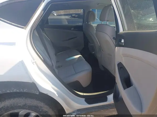 KM8J33A48JU670657 2018 HYUNDAI TUCSON - Image 8