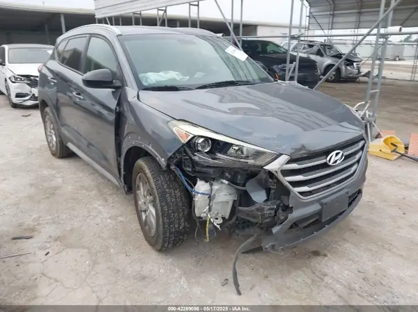 KM8J33A48JU671226 2018 HYUNDAI TUCSON - Image 1