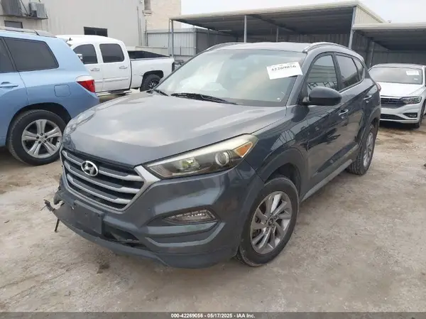 KM8J33A48JU671226 2018 HYUNDAI TUCSON - Image 2