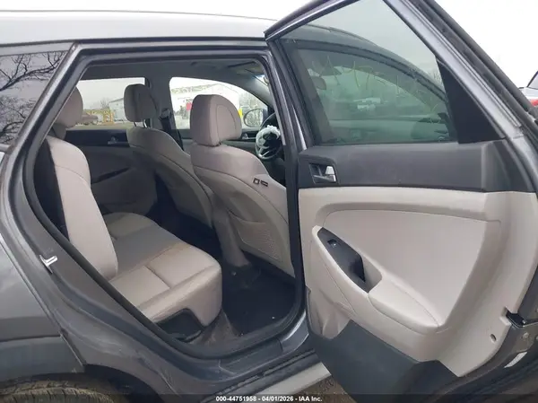 KM8J33A48JU679777 2018 HYUNDAI TUCSON - Image 8