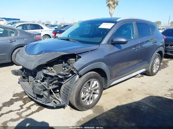KM8J33A48JU696742 2018 HYUNDAI TUCSON - Image 2