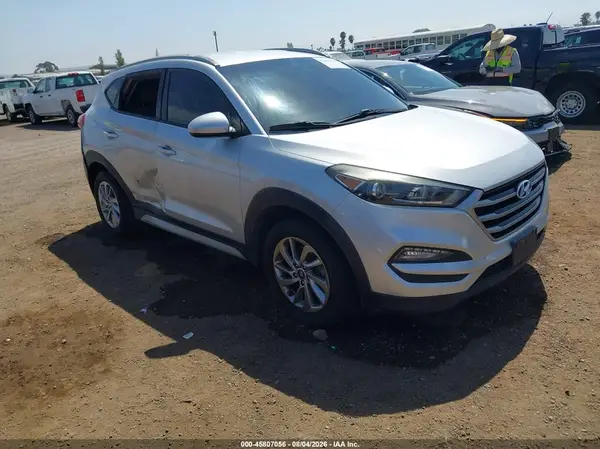 KM8J33A48JU700532 2018 HYUNDAI TUCSON - Image 1