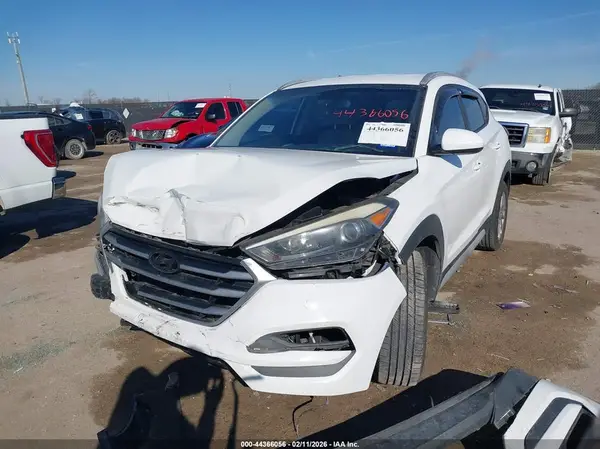 KM8J33A48JU713927 2018 HYUNDAI TUCSON - Image 2