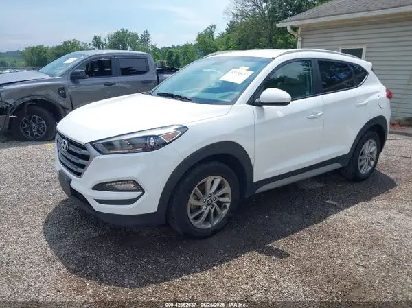 KM8J33A48JU722983 2018 HYUNDAI TUCSON - Image 2