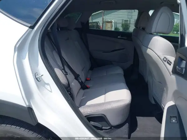 KM8J33A48JU722983 2018 HYUNDAI TUCSON - Image 8