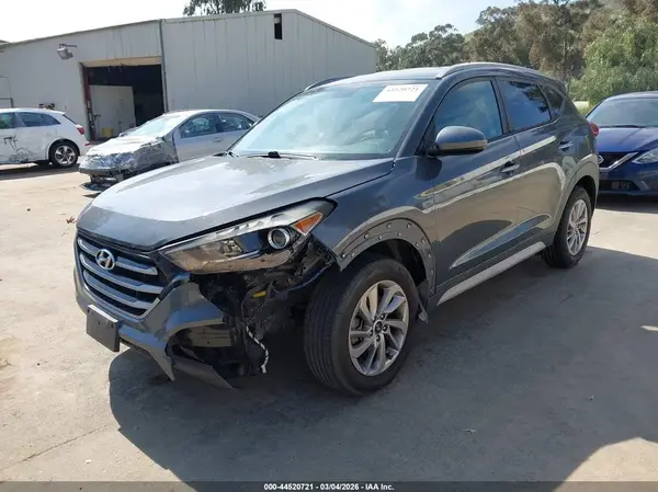 KM8J33A48JU723647 2018 HYUNDAI TUCSON - Image 2