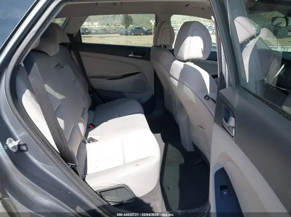 KM8J33A48JU723647 2018 HYUNDAI TUCSON - Image 8