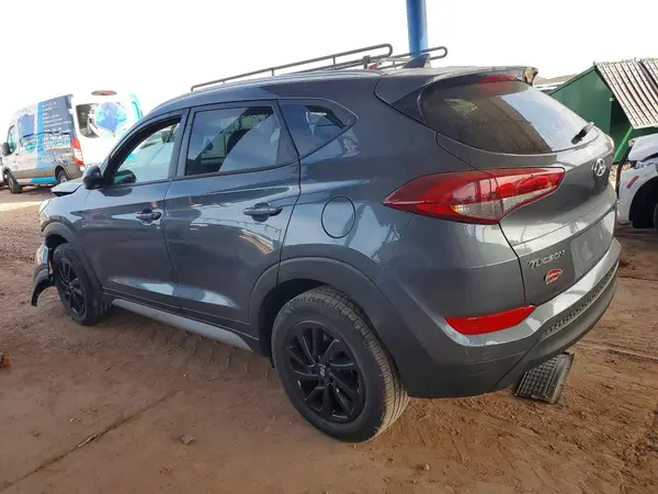 KM8J33A48JU725866 2018 HYUNDAI TUCSON - Image 2