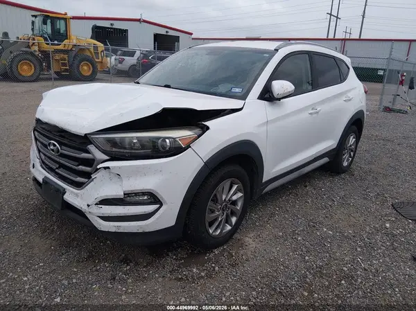 KM8J33A48JU725902 2018 HYUNDAI TUCSON - Image 2