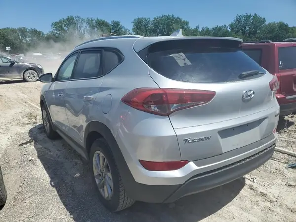 KM8J33A48JU760472 2018 HYUNDAI TUCSON - Image 2