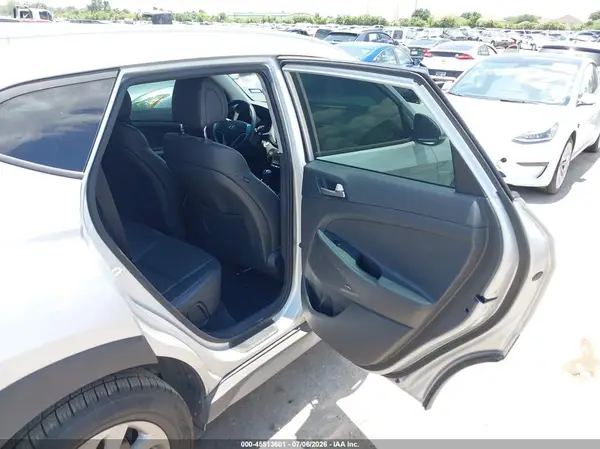 KM8J33A48JU765879 2018 HYUNDAI TUCSON - Image 8