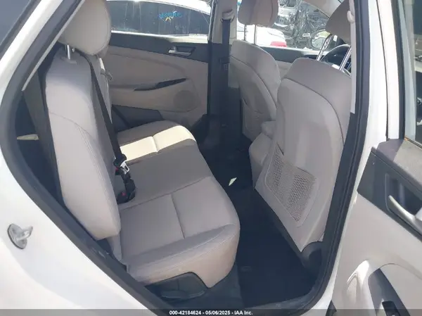 KM8J33A48JU766322 2018 HYUNDAI TUCSON - Image 8