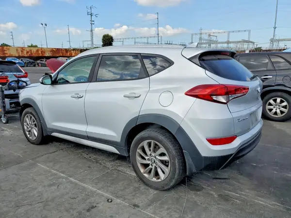 KM8J33A48JU771214 2018 HYUNDAI TUCSON - Image 2