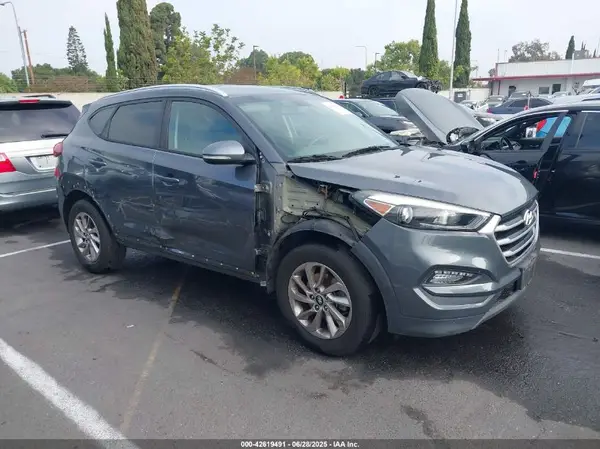 KM8J33A48JU774274 2018 HYUNDAI TUCSON - Image 1