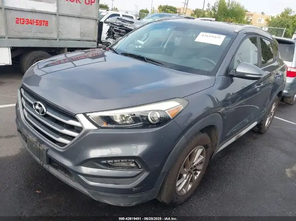KM8J33A48JU774274 2018 HYUNDAI TUCSON - Image 2