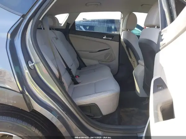 KM8J33A48KU895288 2019 HYUNDAI TUCSON - Image 8