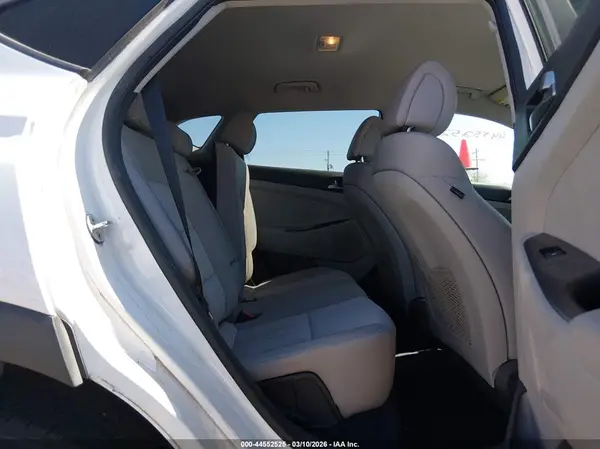KM8J33A49GU041711 2016 HYUNDAI TUCSON - Image 8