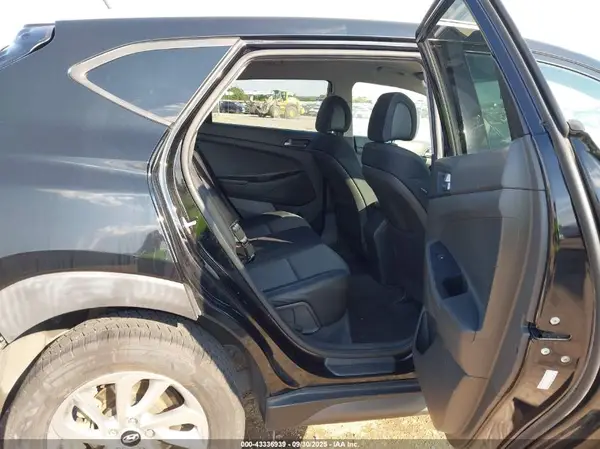 KM8J33A49GU221982 2016 HYUNDAI TUCSON - Image 8