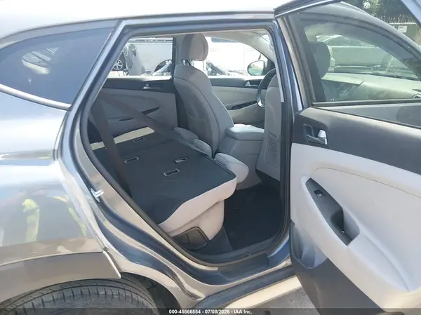 KM8J33A49HU254031 2017 HYUNDAI TUCSON - Image 8