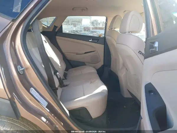 KM8J33A49HU256572 2017 HYUNDAI TUCSON - Image 8