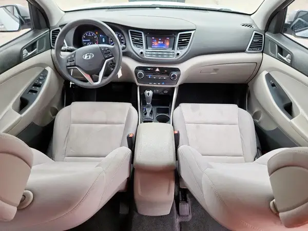 KM8J33A49HU263229 2017 HYUNDAI TUCSON - Image 8