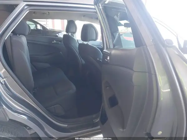KM8J33A49HU265966 2017 HYUNDAI TUCSON - Image 8