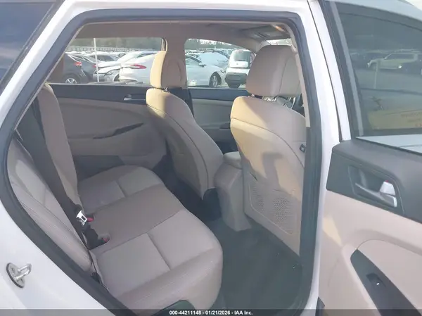 KM8J33A49HU273176 2017 HYUNDAI TUCSON - Image 8