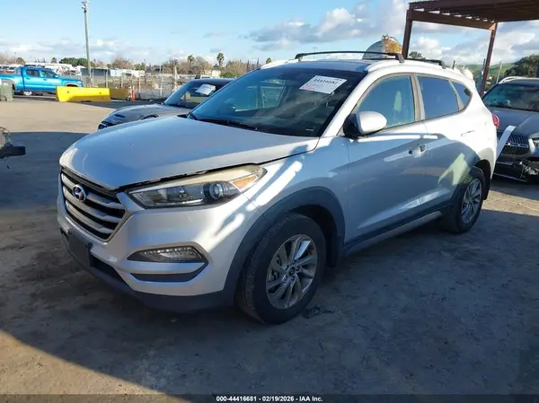 KM8J33A49HU297655 2017 HYUNDAI TUCSON - Image 2