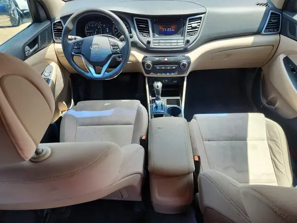 KM8J33A49HU306032 2017 HYUNDAI TUCSON - Image 8