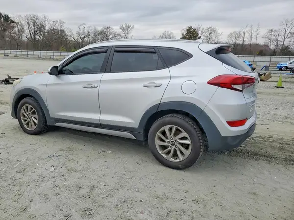 KM8J33A49HU374590 2017 HYUNDAI TUCSON - Image 2