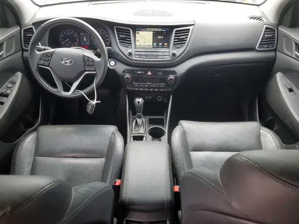KM8J33A49HU374590 2017 HYUNDAI TUCSON - Image 8