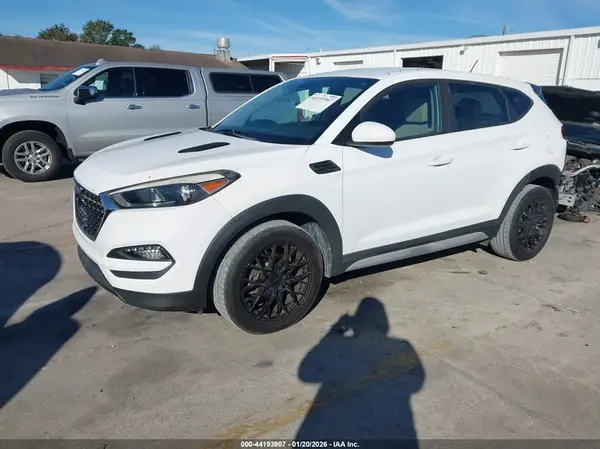 KM8J33A49HU410746 2017 HYUNDAI TUCSON - Image 2