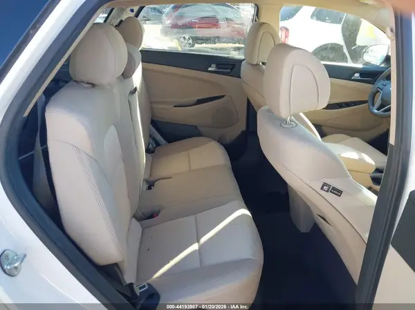 KM8J33A49HU410746 2017 HYUNDAI TUCSON - Image 8