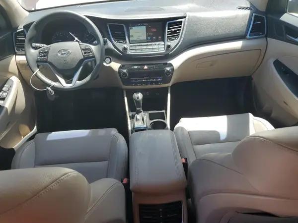 KM8J33A49HU411606 2017 HYUNDAI TUCSON - Image 8