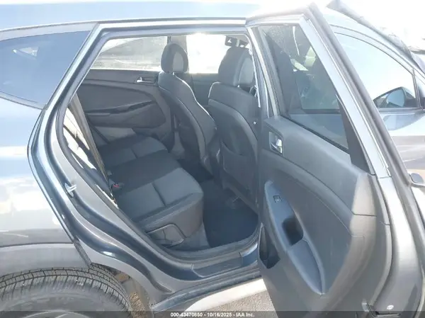 KM8J33A49HU421293 2017 HYUNDAI TUCSON - Image 8