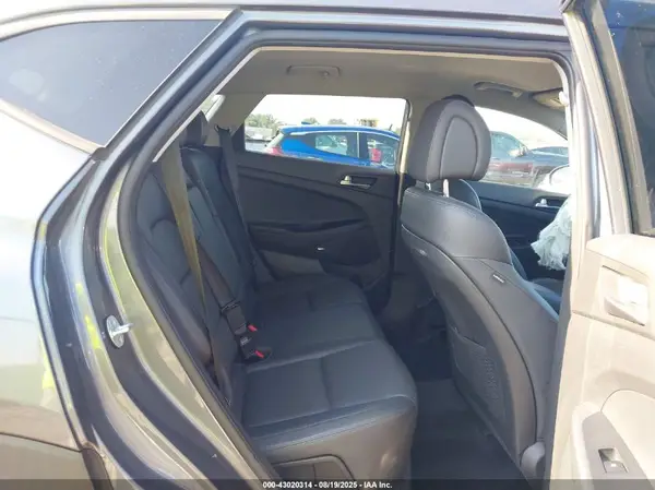 KM8J33A49HU434237 2017 HYUNDAI TUCSON - Image 8