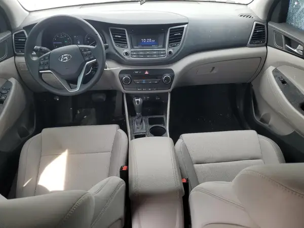 KM8J33A49HU446579 2017 HYUNDAI TUCSON - Image 8