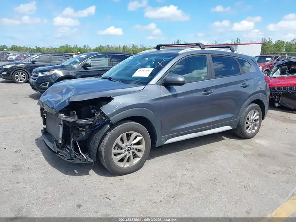KM8J33A49HU447540 2017 HYUNDAI TUCSON - Image 2