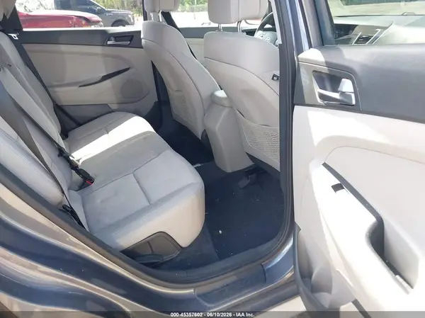 KM8J33A49HU447540 2017 HYUNDAI TUCSON - Image 8