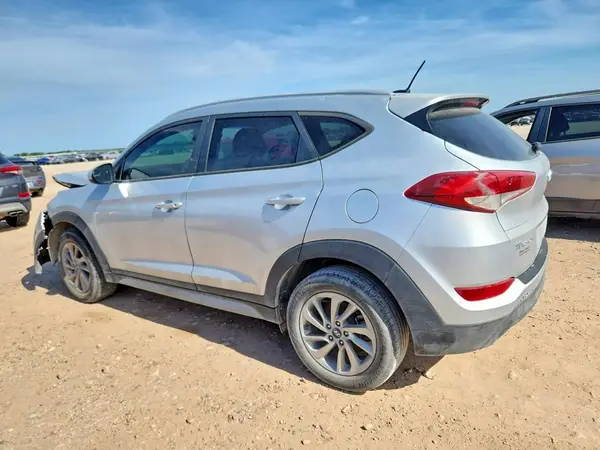 KM8J33A49HU452351 2017 HYUNDAI TUCSON - Image 2