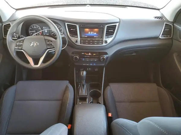 KM8J33A49HU453175 2017 HYUNDAI TUCSON - Image 8